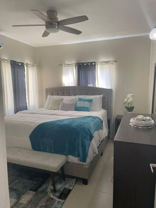 Natty'S Cozy Beach House In Hanover Jamaica Лусея Екстериор снимка