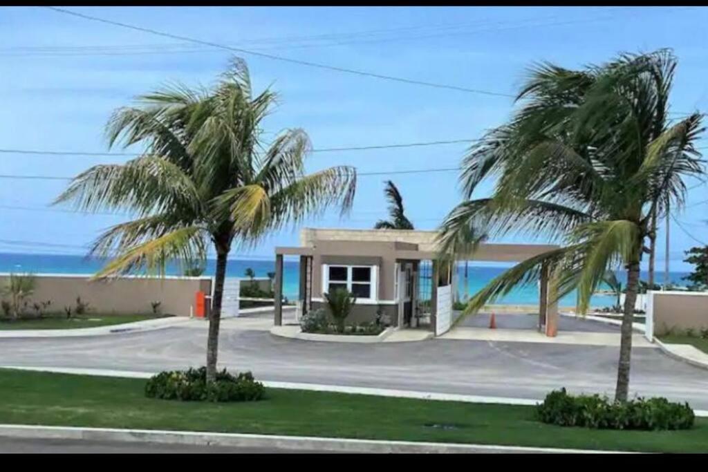 Natty'S Cozy Beach House In Hanover Jamaica Лусея Екстериор снимка